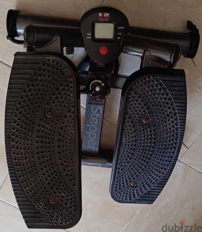  جهاز  mini stepper رياضى اصلى بشاشة رقمية - بحالة ممتازة و سعر مميز