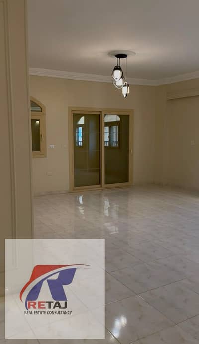 شقه للايجار 230 متر  قانون جديد بالقرب من اكاديميه الشرطه التجمع الاول  مساحة الوحدة : 230 متر  - عدد الدور: الارضي  (تقسيم الشقة من الداخل)  - عدد ال
