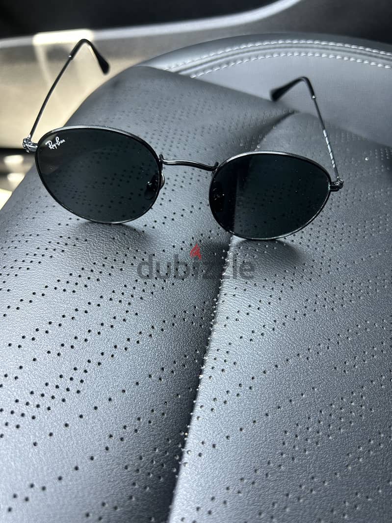 Black sunglasses 2