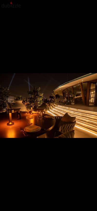 Rof for rent directly from the owner, suitable for a restaurant or café, a very special place in Sheikh Zayed