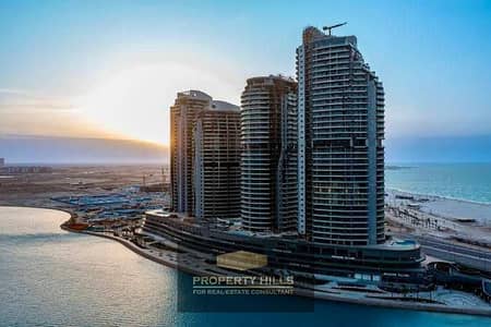 شقة فندقية فاخرة للبيع داخل Beach Front Towers، أحد أقوى مشروعات الأبراج الشاطئية في العلمين الجديدة، بإطلالة بانورامية مباشرة على البحر الأبيض المتوس