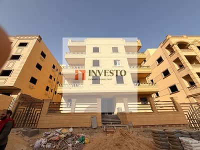 شقه للبيع في مدينة العبور الحي التاسع بيت الوطن  دور اول مساحه 200 متر نسبه كبيره من التشطيب  80% تقريباً . . استلام فوري موقع هادئ قريب من جميع الخدمات