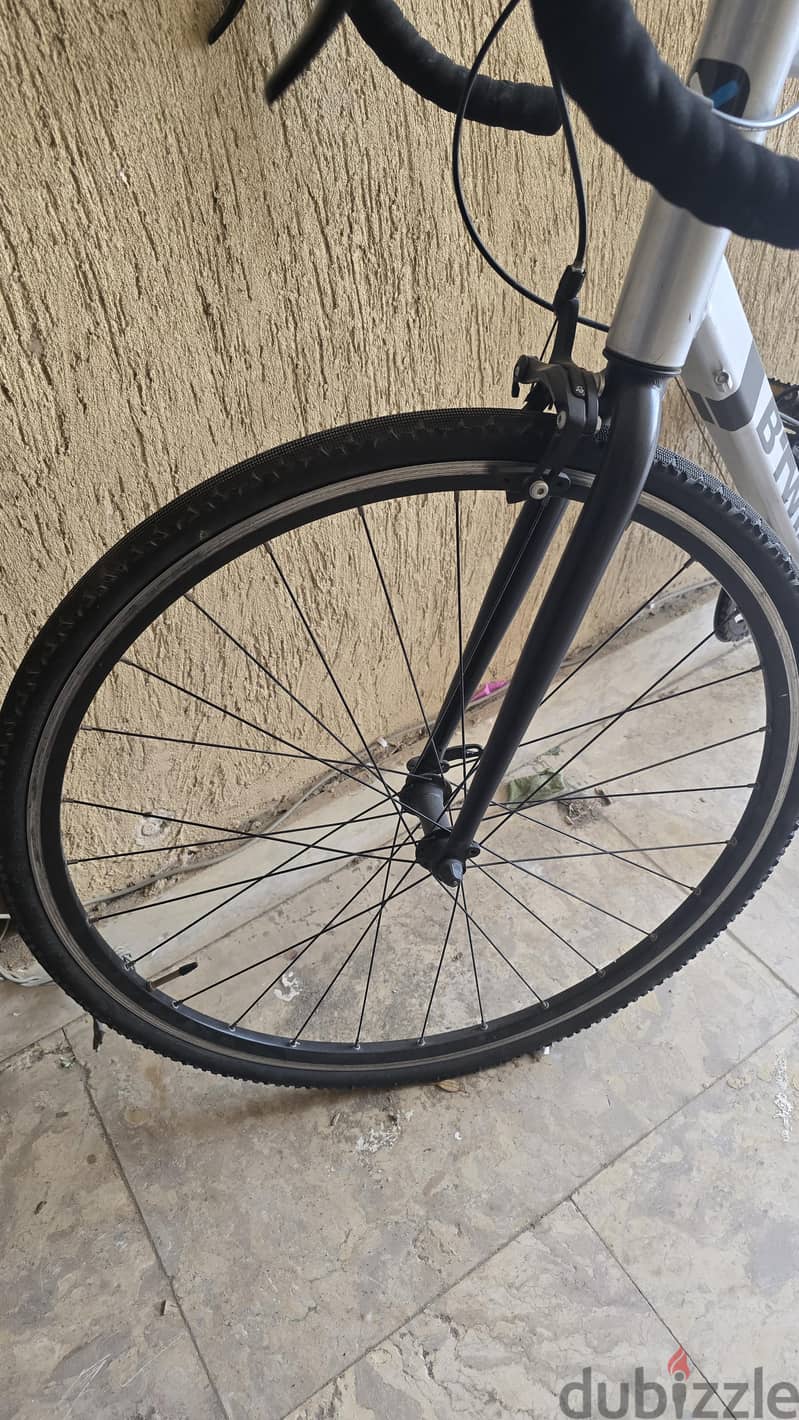 BTWIN CYCLE AS NEW 4