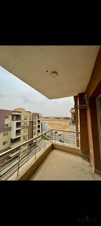 For quick sale in Dar Misr Al Qarnafel, a 130 sq m apartment on the 5th and top floor with elevator.
