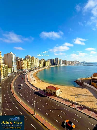 للبيع شقه مرخصه في ميامي بحري علي البحر مباشرة 120م