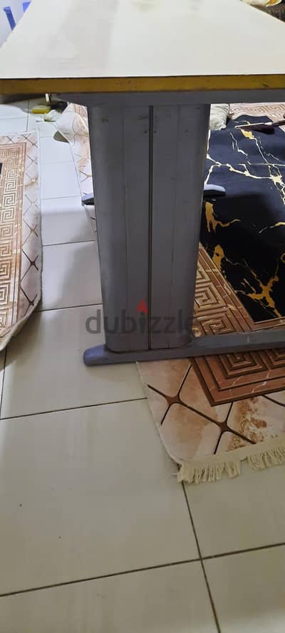 مكتب خشب وهيكل حديد