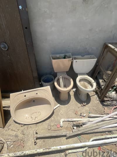 حوض حمام كبير و قاعدتين حمام بدون غطاء