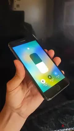 ايفون 8 بلس لسه بيلمع