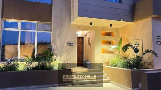 For sale at a bargain price, an independent luxurious villa, ready for immediate delivery, semi-finished in Cleopatra Square Compound on 26 July Axis, directly in front of Galeria 40 and Arkan Mall