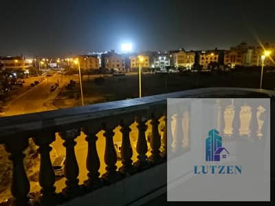 شقة 220م للإيجار في النرجس عمارات فيو جاردن وواجهة بحري 3 غرف منهم ماستر وريسبشن 5 قطع وأسانسير وباركينج