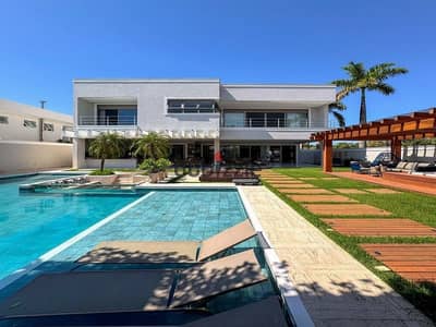 With a discount of 1,970,000, a villa next to Mountain View is for sale in Zayed. It's 256m² with a private garden. The compound is exclusively for vi