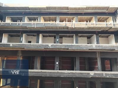 Office for sale, 33 sqm, super deluxe finishing, 4th floor, Shorouk City. Immediate occupancy with installments over 48 months.
