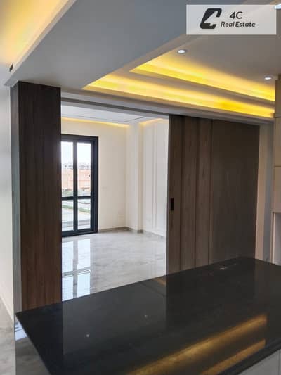 3-bedroom apartment with ultra-super-lux finishing, dressing room, patio, Oro La Vista, with a distinctive layout and open view villas -ready for view