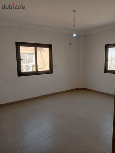 Apartment rental opportunity in the Fourth Tourist area in front of the Siaj Mosque