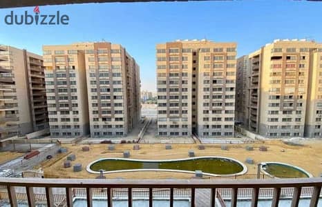 شقة للبيع في كمبوند تيجان 2 – اتجاه بحري، تشطيب سوبر لوكس وفيو مميز على الشارع