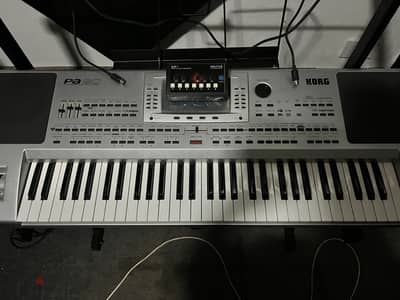 للبيع اورج Korg Pa80 وجهاز تشريق Kelfar ربع تون وستاند Hercules الاصلي