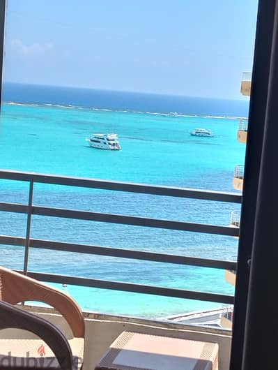 شقه تلات غرف فيو بحر جانبي مكيفه فرش جديد بالعوام مطروح