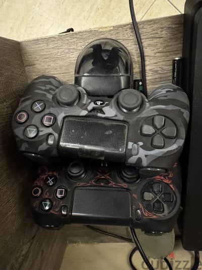 PS4 slim like new