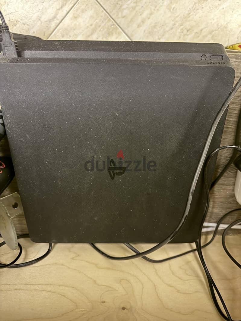 PS4 slim like new 3