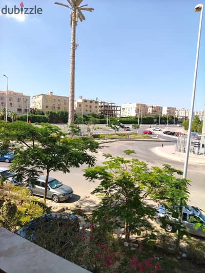 Administrative apartment for rent in Sheikh Zayed. Sixteenth District  Area of 250 square meters  3 rooms  3 bathrooms  First floor after the ground floor  Open view, very special location  On a main street