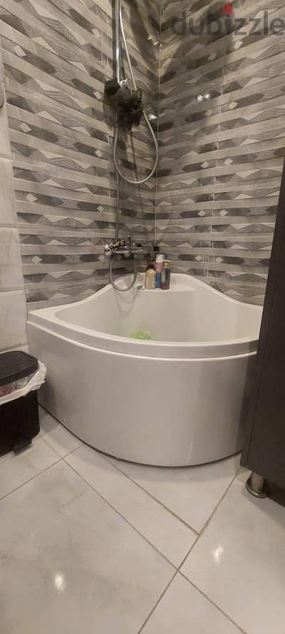 90X90 Tub As New