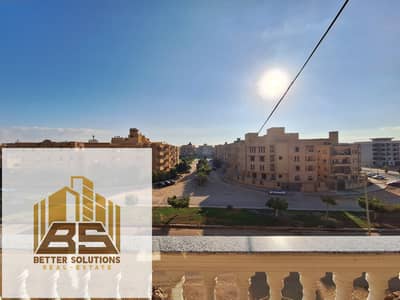 شقه للبيع بمدينة العبور الحي التاسع شارع طه حسين بالقرب من شارع الجامعه