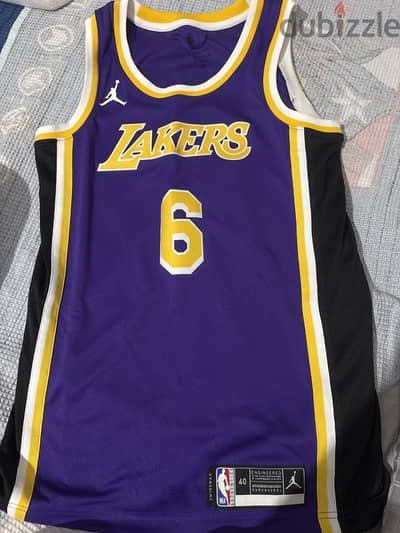 Lakers jersey very good