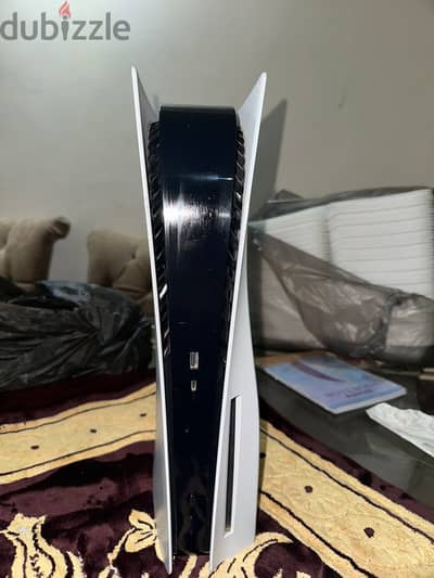 بلايستيشن فايف واحد تيرا ديسك حاله ممتازه معاه دراعين ps5