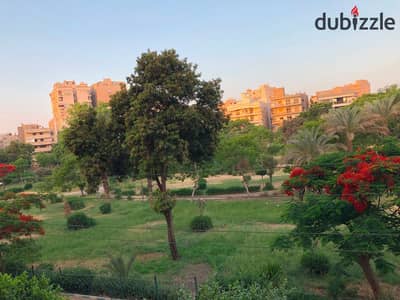 For Corvette lovers, a villa for sale in Heliopolis, 320 meters, ground floor with a 27-meter garden, private entrance, parking, and 5 rooms, modern tower, stunning view
