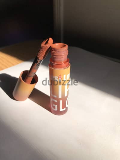 Lip Glow Last Look جديد - ملمع شفايف ترطيب وثبات