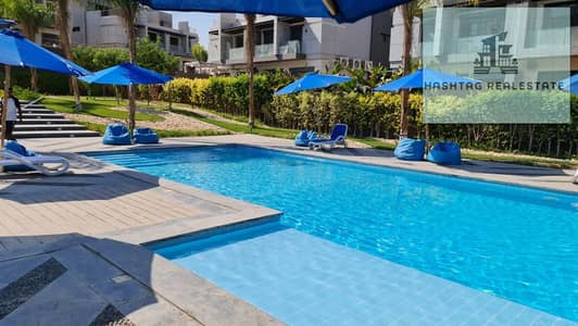 For rent, a villa in the Patio Al Zahra compound in Sheikh Zayed with kitchen, air conditioning, and a private garden next to the swimming pool. 4 bedrooms.