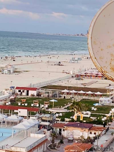 Apartment in Alexandria, Al-Ajmi, Al-Nakheel Beach, first apartment directly on the sea, next to swimming pools, De Plaza, excellent location