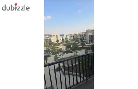 شقة  للايجار  فى  كمبوند  بيراميد  هيلز  بالمطبخ  والتكييفات  3  نوم  3  حمام  تطل  على  لاند  سكيب استلام  فورى