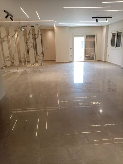First-time rental: Ultra-modern apartment with a kitchen in the Zayed Heights compound, Sheikh Zayed prime location.