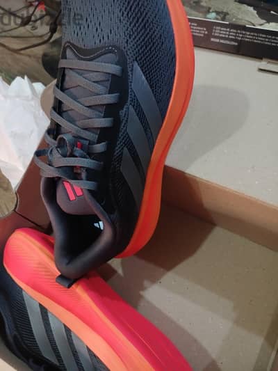 حذاء اديداس adidas اوريجنال مقاس 42 و 2/3