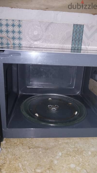 مكرويف شارب بحاله ممتازه  سعته ٢٠ لتر