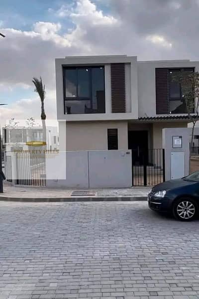فيلا بتشطيب كامل بفيو مميز جدا في كمبوند سوديك ايست مدينة الشروق تقسيمتها مميزة وبخصم كبير يفسو مميز جدا مفتوح علي لاند سكيب