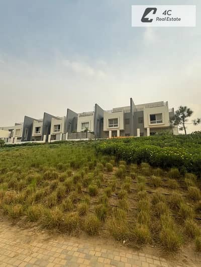 lowest down payment , Lowest price in market town house 220m ,   in hyde park new cairo fifth settlement