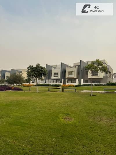 اقل مقدم  تاون هاوس 223 م  في هايد بارك و بالتقسيط و اقل سعر الماركت  التجمع الخامس hyde park new cairo fifth settlement