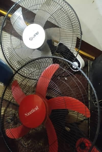 2 مروحه حائط متورهم ضعيف