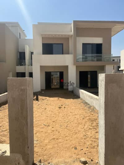 للبيع Town house كمبوند هايد بارك التجمع الخامس