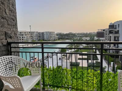 Chalet with garden 160M + 75M Garden fully furnished steps away from the marina Marassi