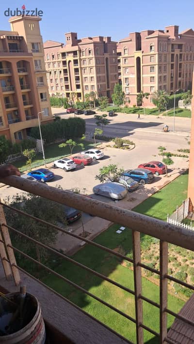للبيع. . فرصه ذهبيه شقه دور رابع نموذج H بحري صريح بأفضل سعر في الكمبوند تشطيب ألترا سوبر لوكس