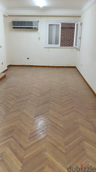 شقة بالمهندسين شارع مصدق العمومي