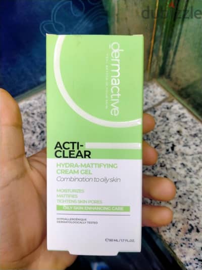 معروض للبيع مرطب dermactive acti clear
