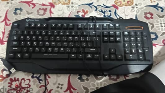 كيبورد مستعمل من غير علبه استعمال خفيف نوعو meetion c490