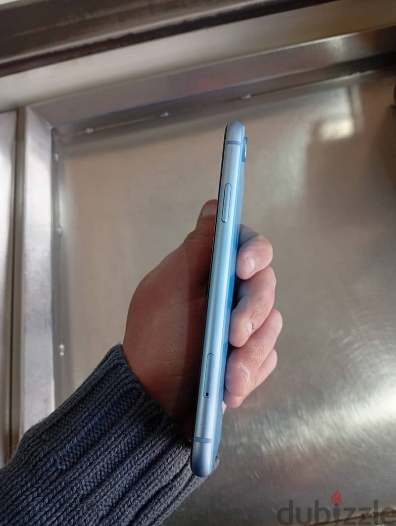 iPhone XR 3