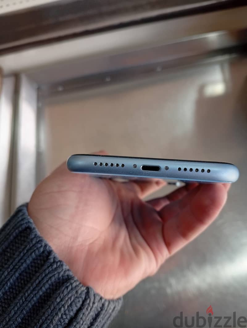 iPhone XR 4