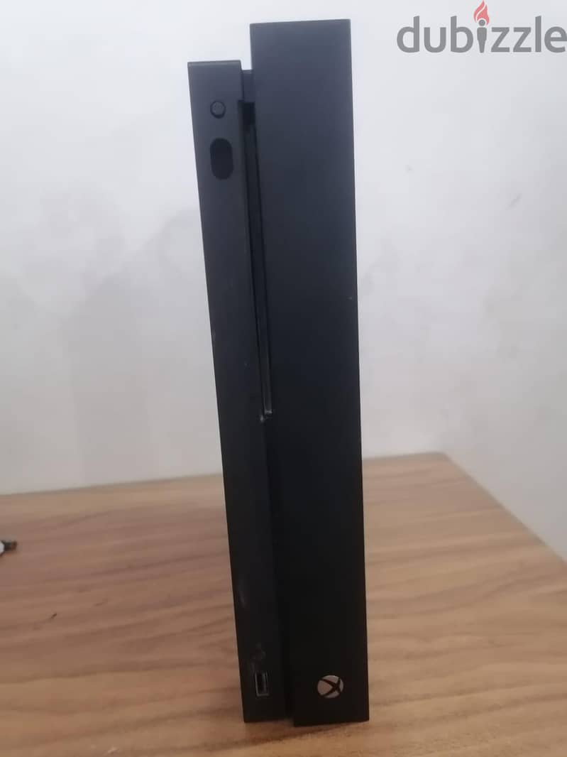 Xbox one x 3