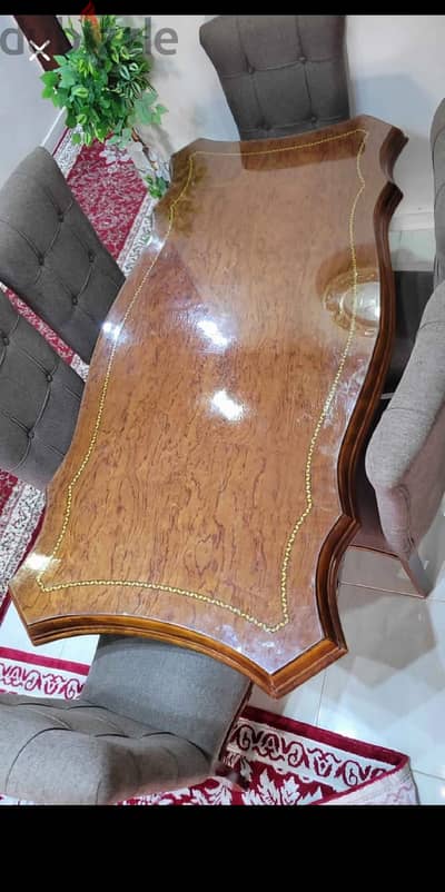 ترابيزة سفرة مقاس 195 سم طول × 95 سم عرض × 80 سم ارتفاع، حدائق الأهرام